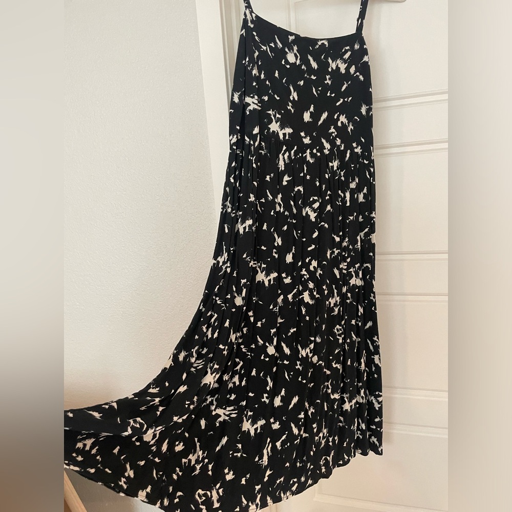 GAP midi dress with abstract design (size 6) - EUC - Picture 3 of 6